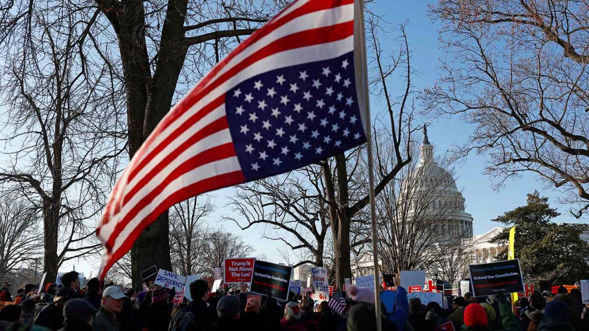 Trump tacha el ’impeachment’ de «declaración de guerra a la democracia» horas antes de la histórica votación