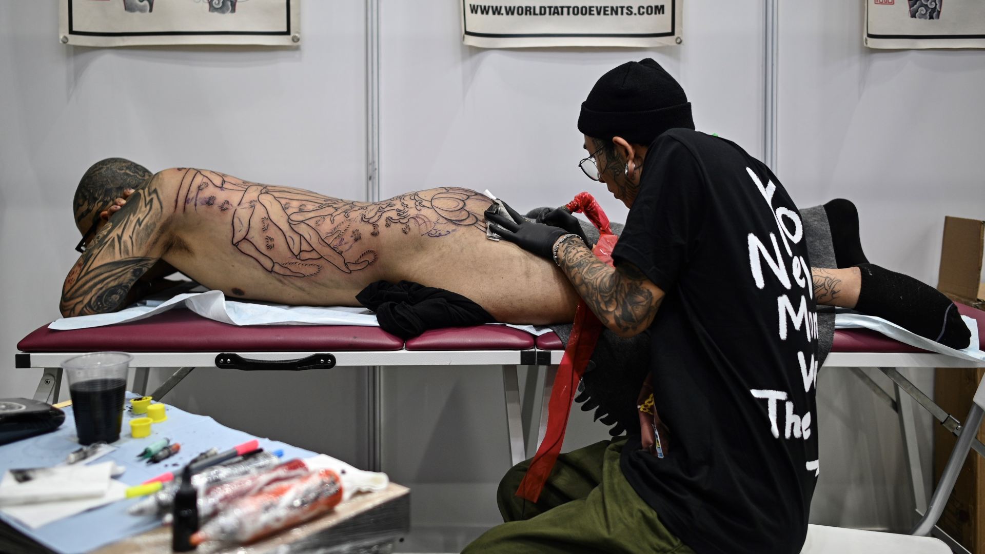 Un ministro de Malasia critica el espectáculo de tatuajes como "obsceno" 2