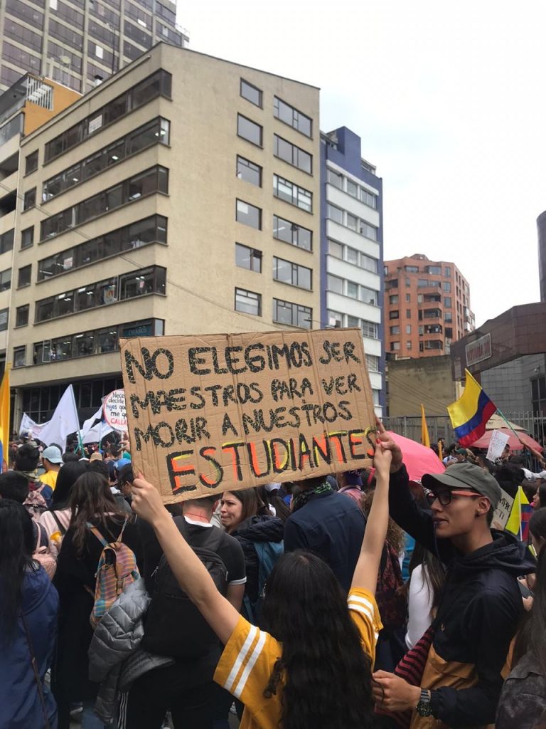 "Una montaña rusa de afectos, un carnaval en su mejor forma" así viven los colombianos las protestas en su país 1