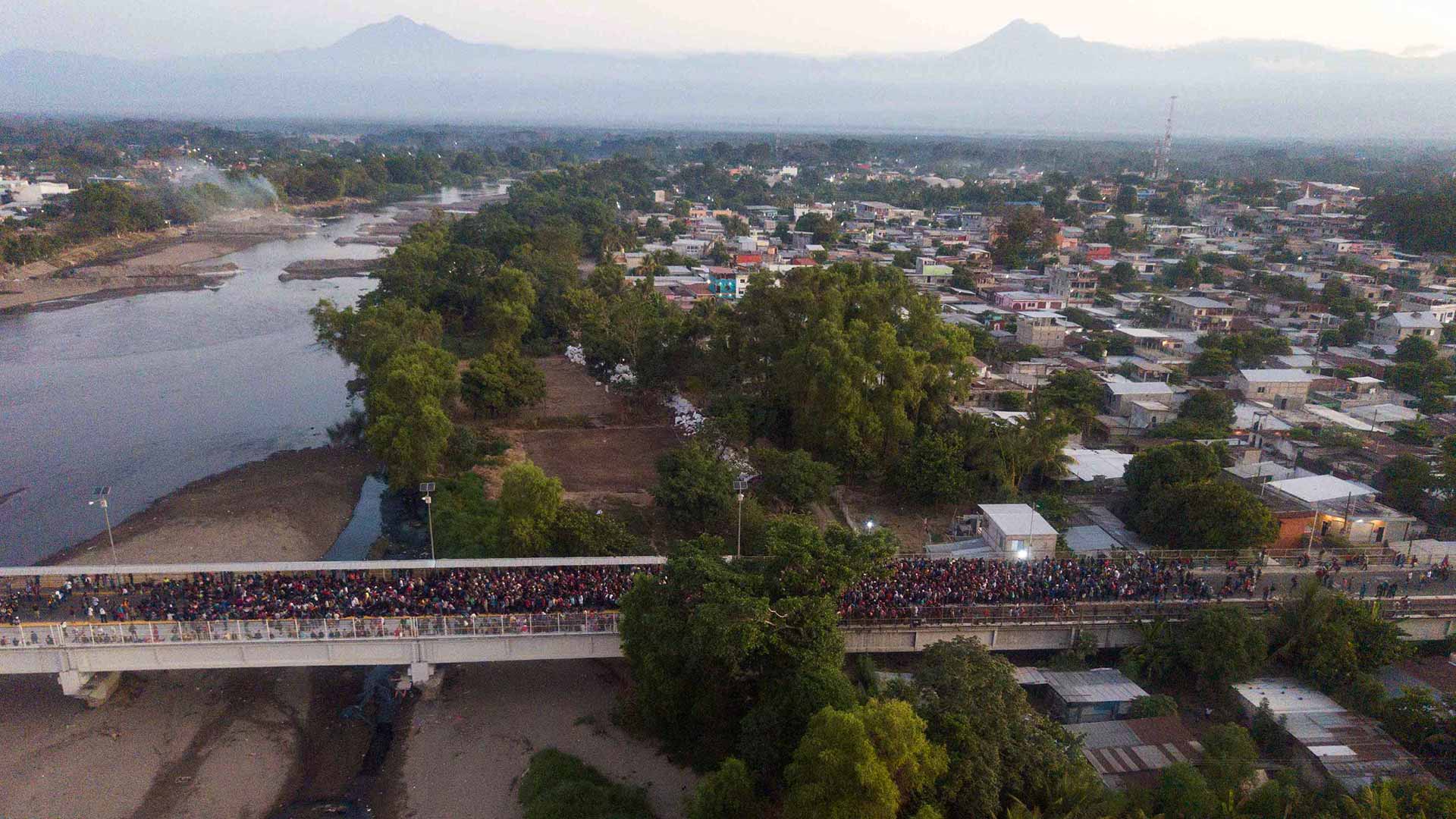 400 migrantes de la caravana, detenidos a su llegada a México