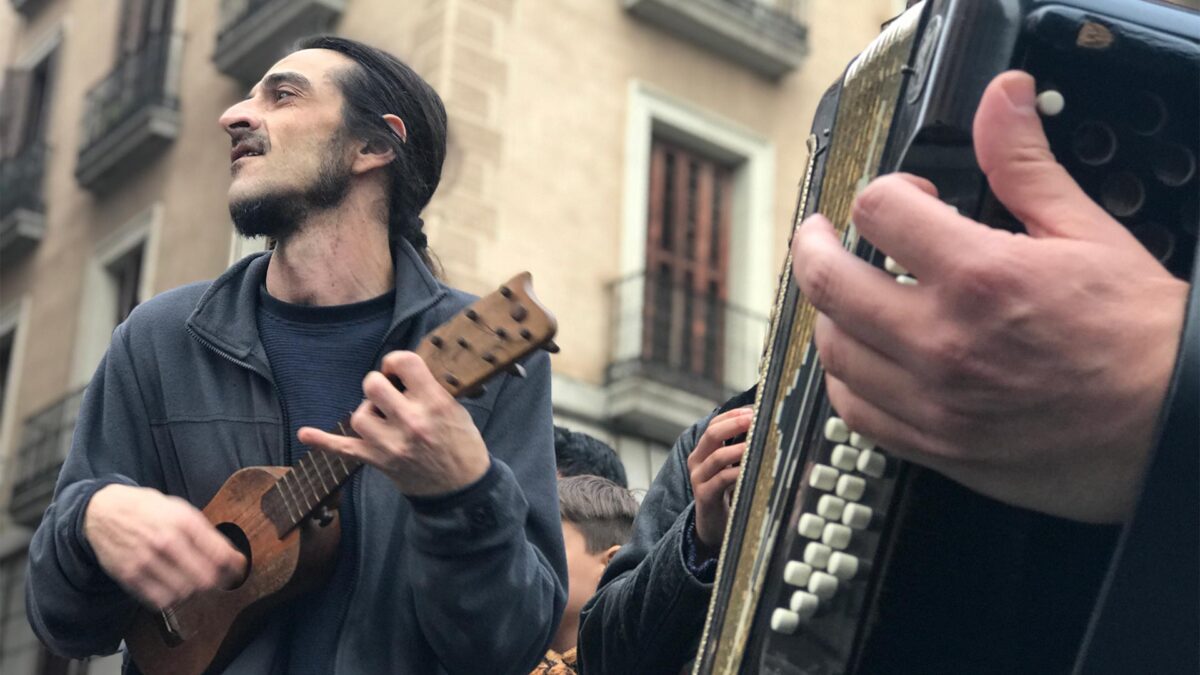 La doble cara de la música callejera: ¿arte urbano o molestia vecinal?