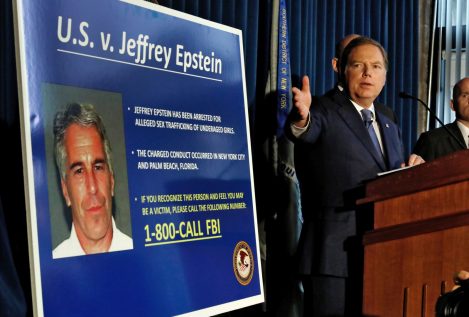 Una investigación revela que Epstein siguió violando menores hasta poco antes de ahorcarse