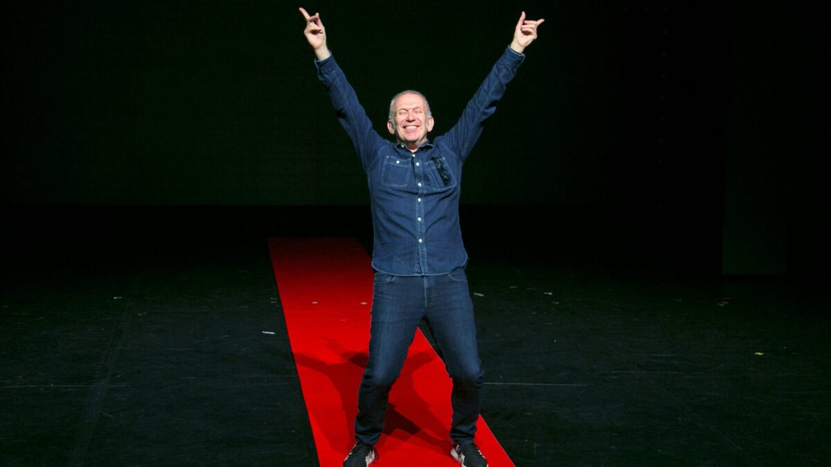 Jean Paul Gaultier celebra en París su último desfile