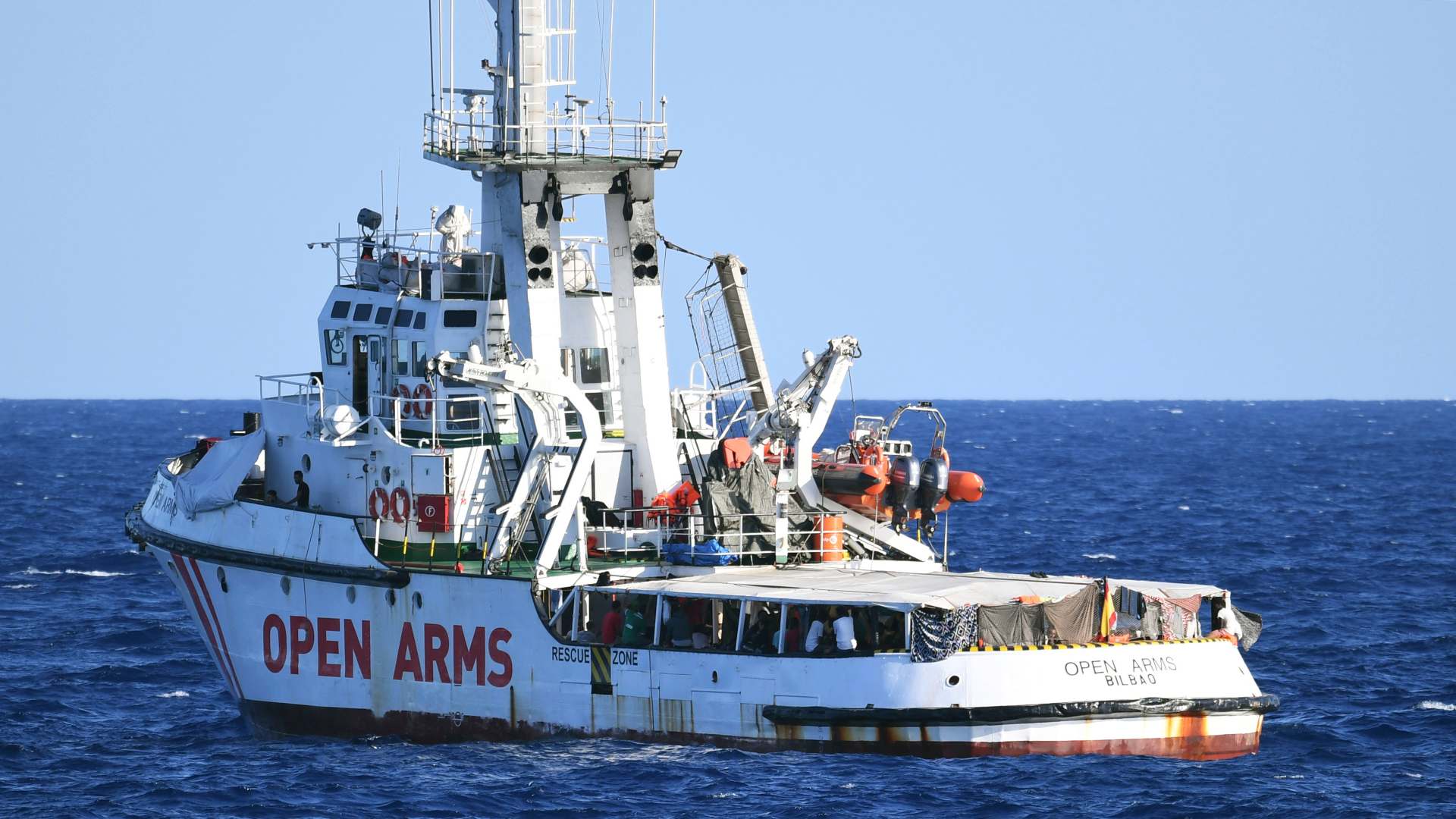 El Open Arms con 237 migrantes es el único barco humanitario en el Mediterráneo