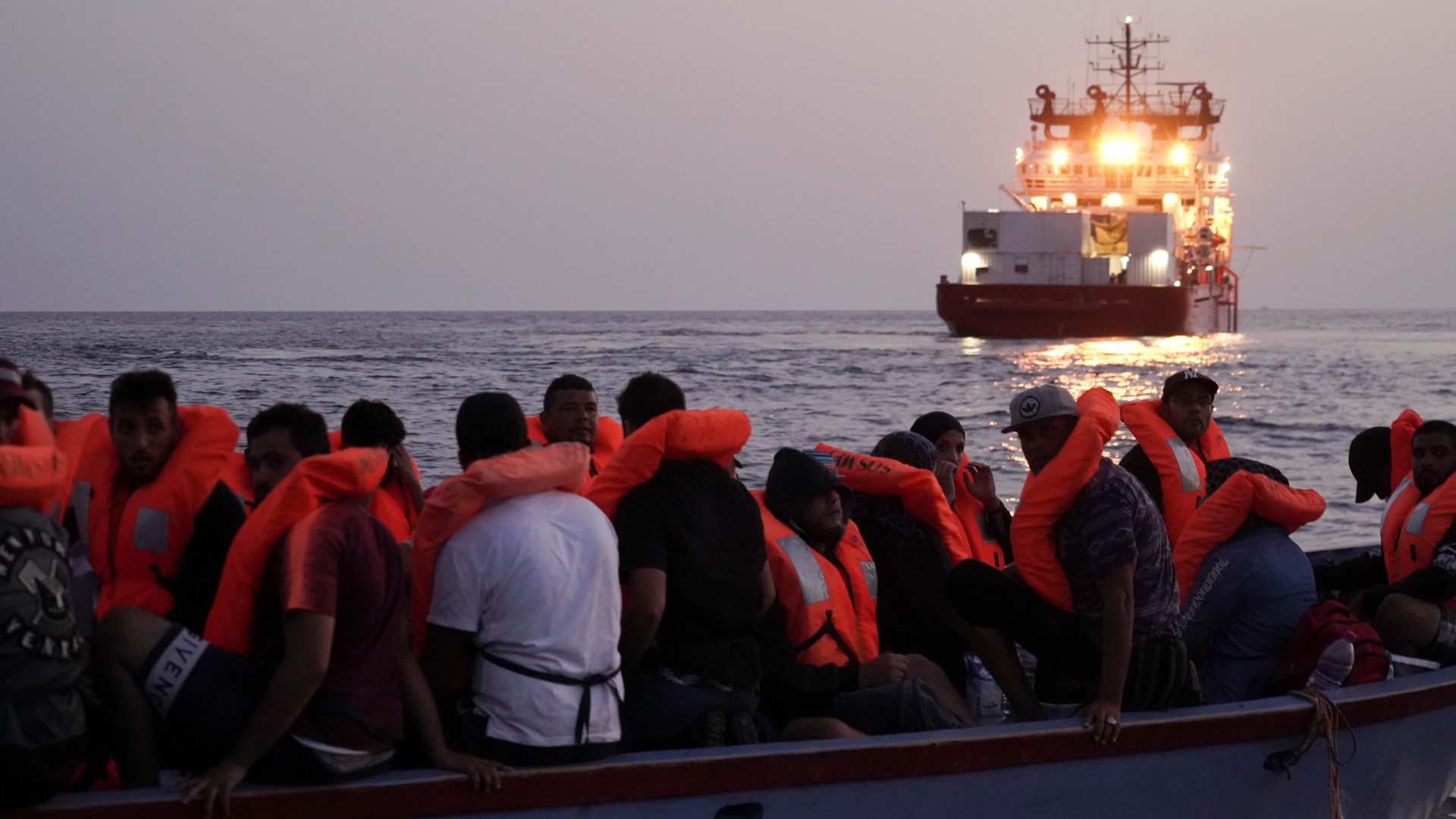El Ocean Viking rescata a 39 personas en el Mediterráneo central