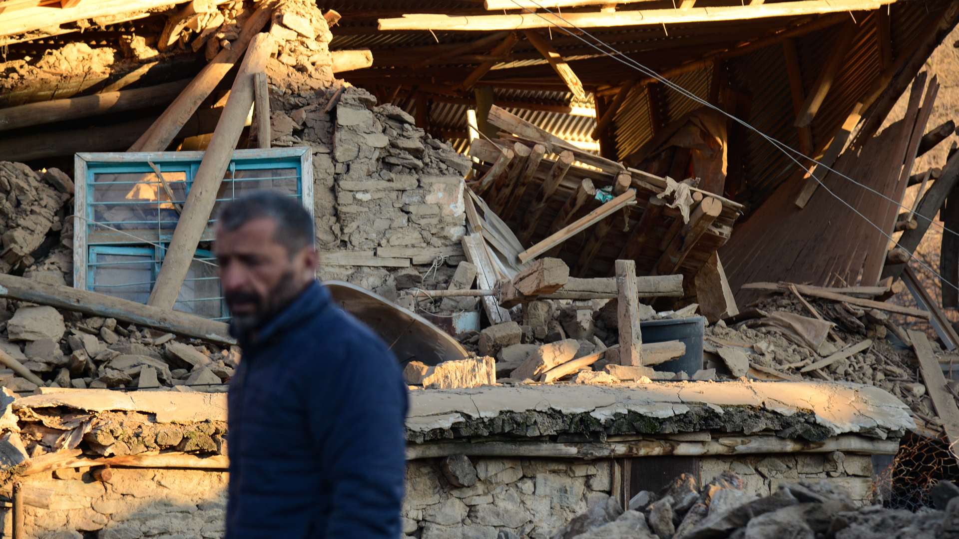 Al menos 20 muertos y decenas de desaparecidos por un terremoto en Turquía