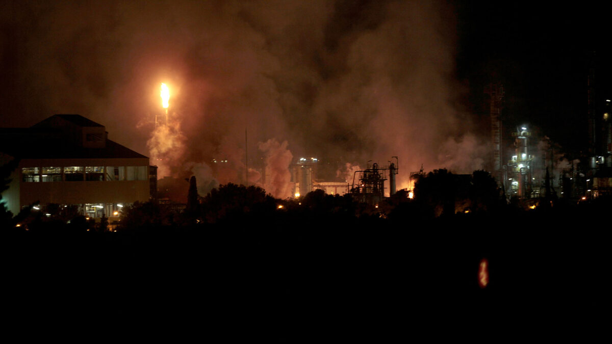 Al menos un muerto tras una fuerte explosión en una planta petroquímica de Tarragona