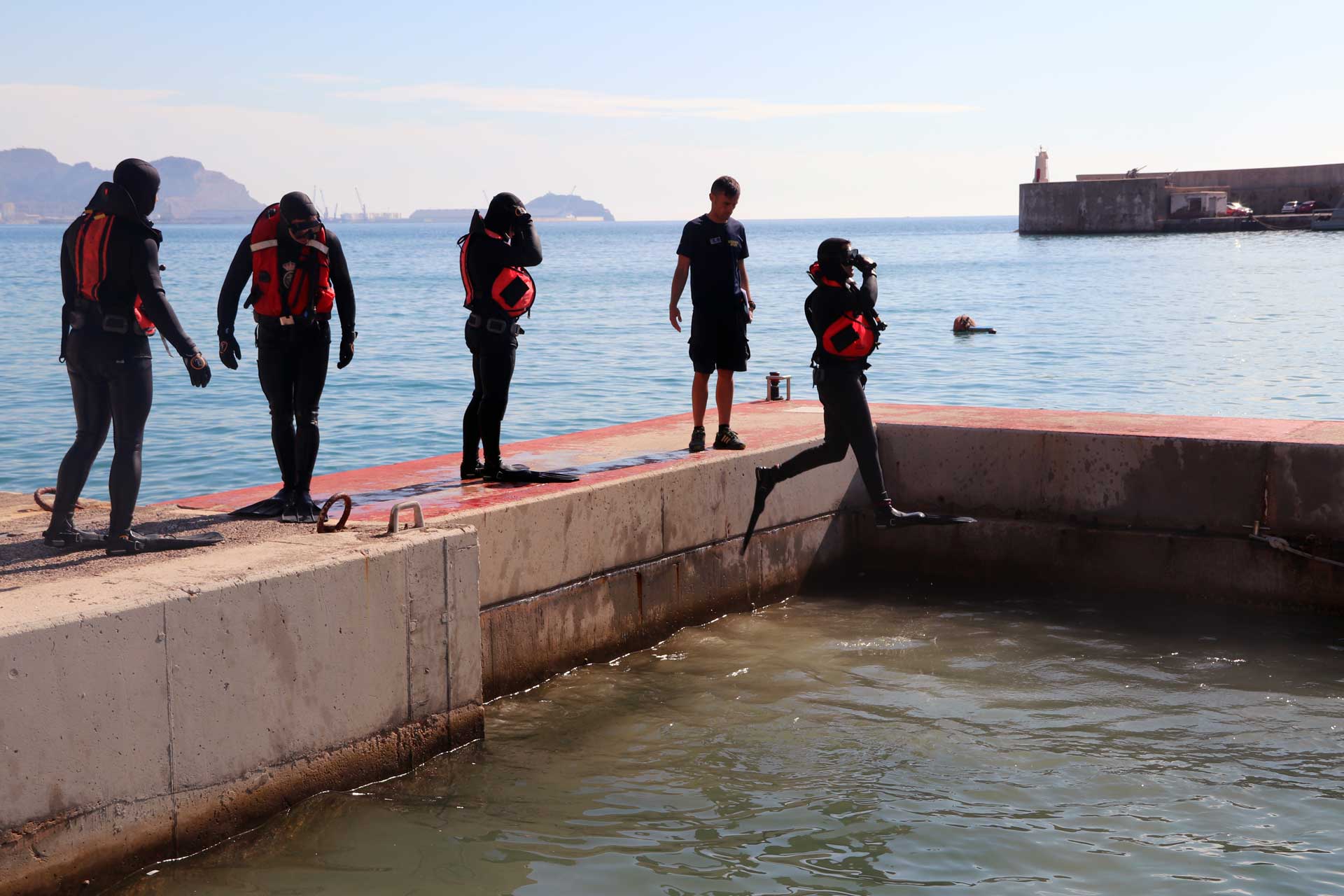 Bajo el agua no se admiten fallos: buceadores militares españoles, sacrificio y precisión en un entorno hostil 3