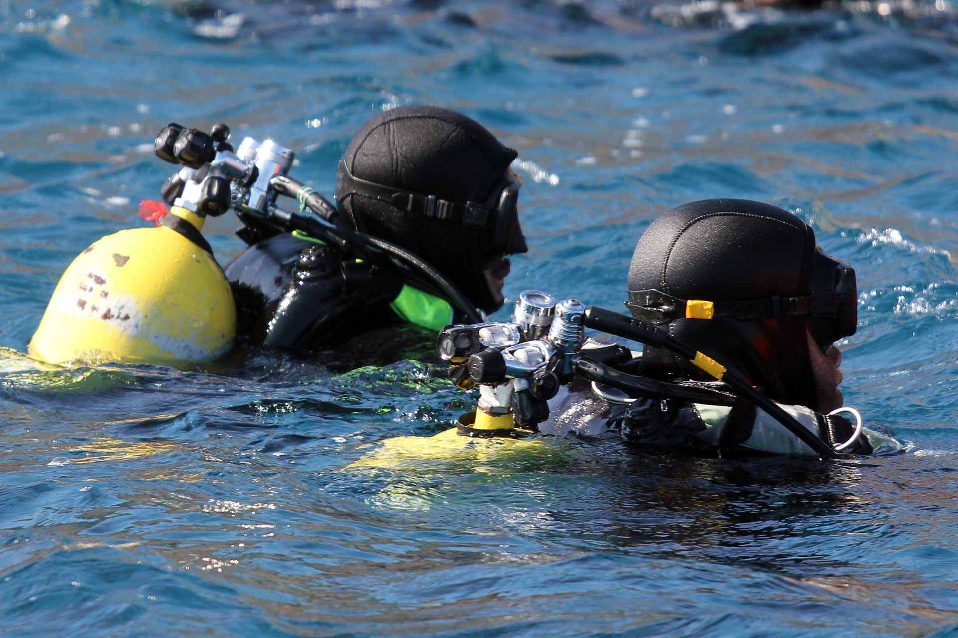 Bajo el agua no se admiten fallos: buceadores militares españoles, sacrificio y precisión en un entorno hostil 6