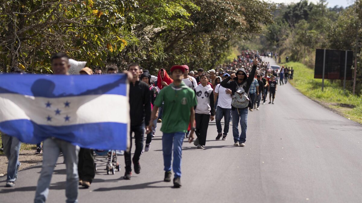 México ha deportado a 2.303 hondureños de la última caravana de migrantes