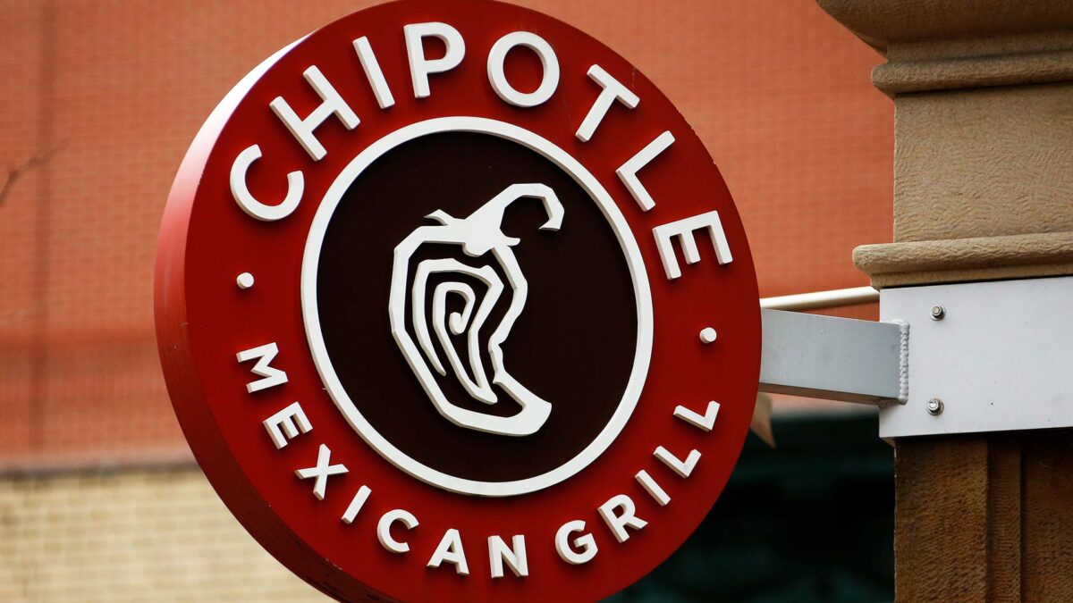 Chipotle vuelve a vérselas con la justicia: multa de 1.3 millones de dólares por explotación laboral infantil