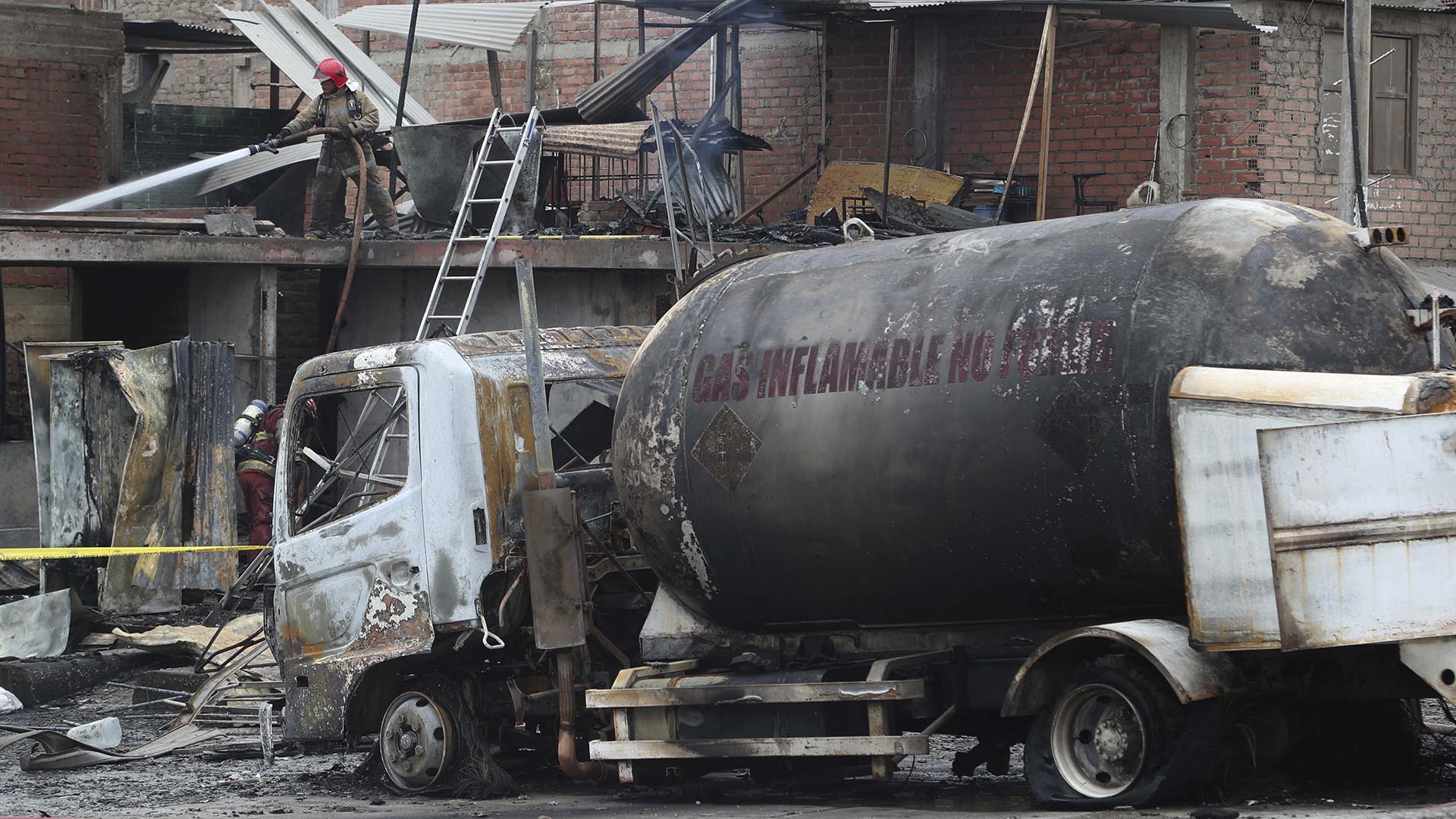 Una explosión de un camión de gas en Lima deja al menos cuatro muertos y 49 heridos