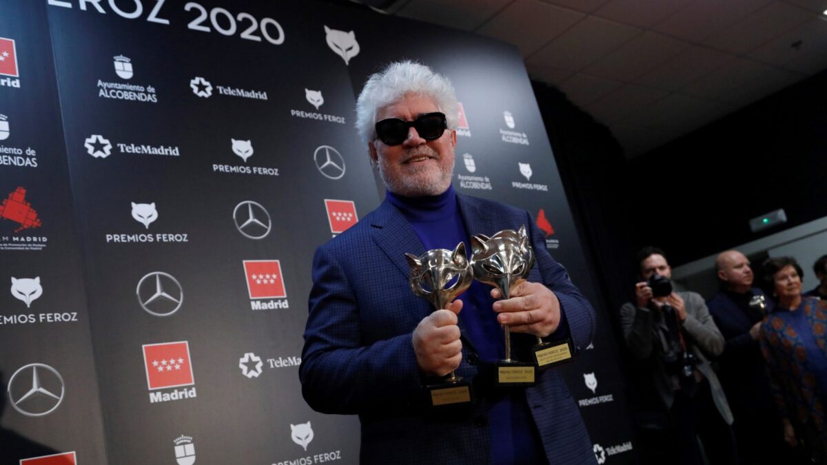 ‘Dolor y gloria’ adelanta su éxito en los Goya con seis galardones en los premios Feroz