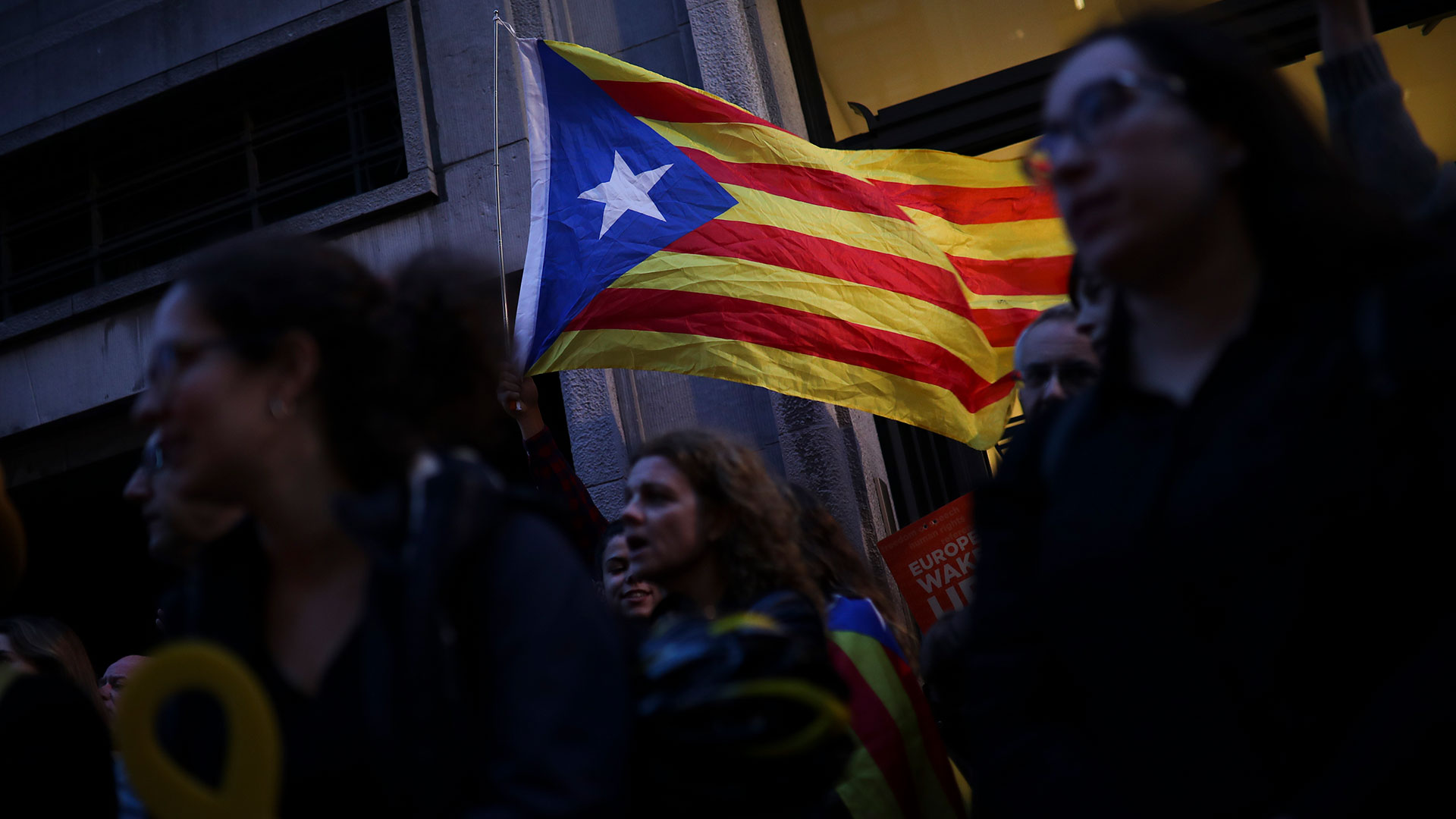 El Gobierno da luz verde a las 'embajadas' de la Generalitat en otros países