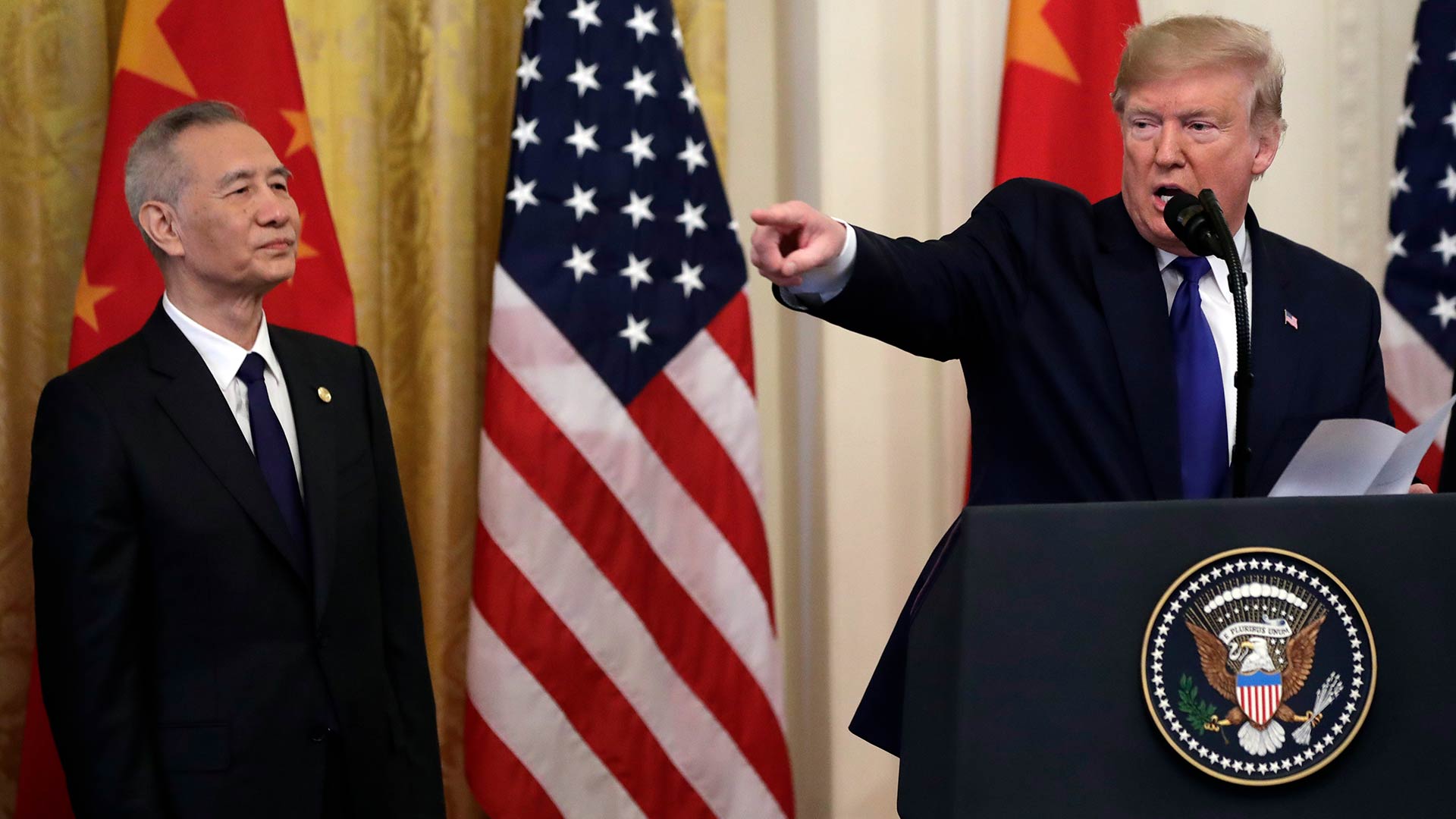 Estados Unidos y China firman la primera fase del acuerdo comercial, pero los aranceles continúan