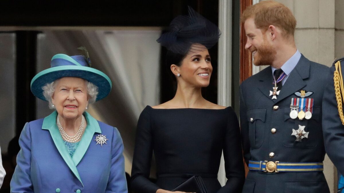 Isabel II intenta resolver el estatus de los Sussex mientras Meghan vuelve a Canadá