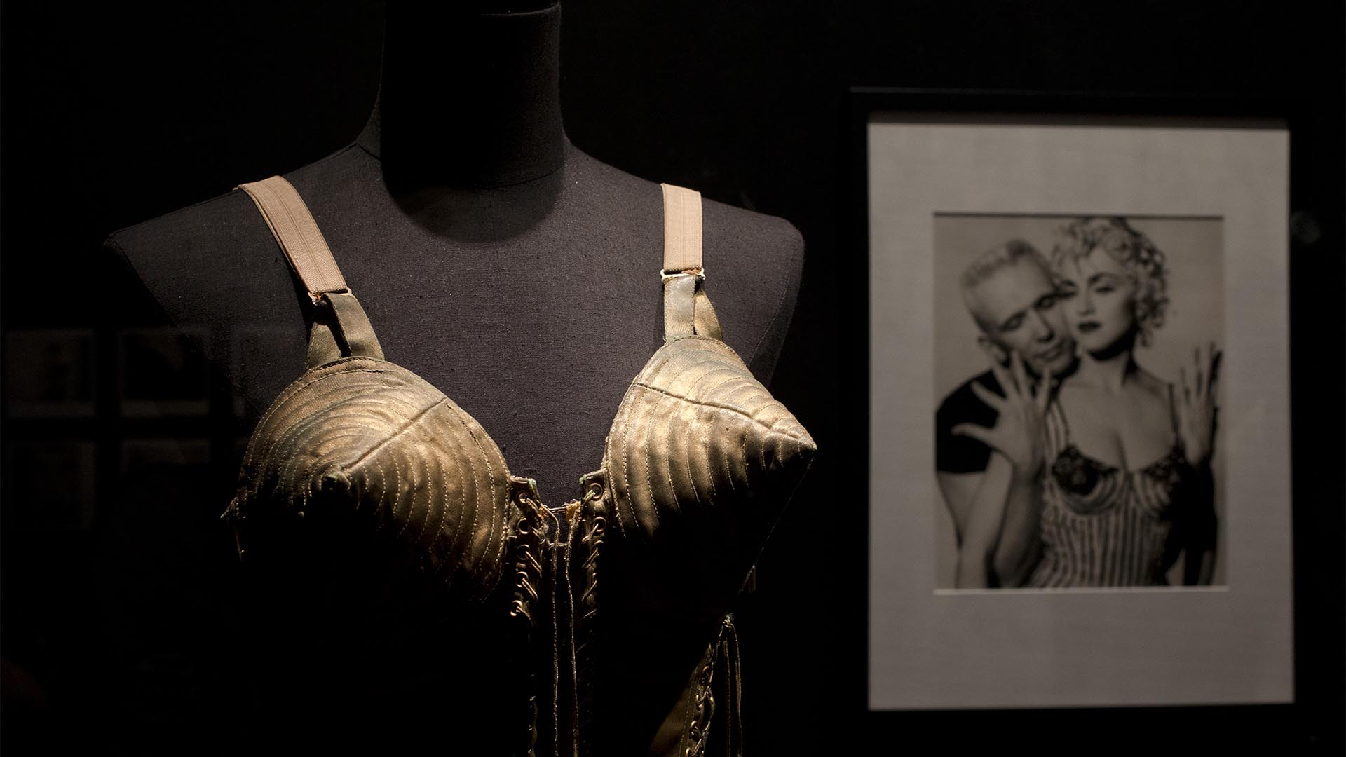 Jean Paul Gaultier: un repaso de su trayectoria como diseñador de moda 8
