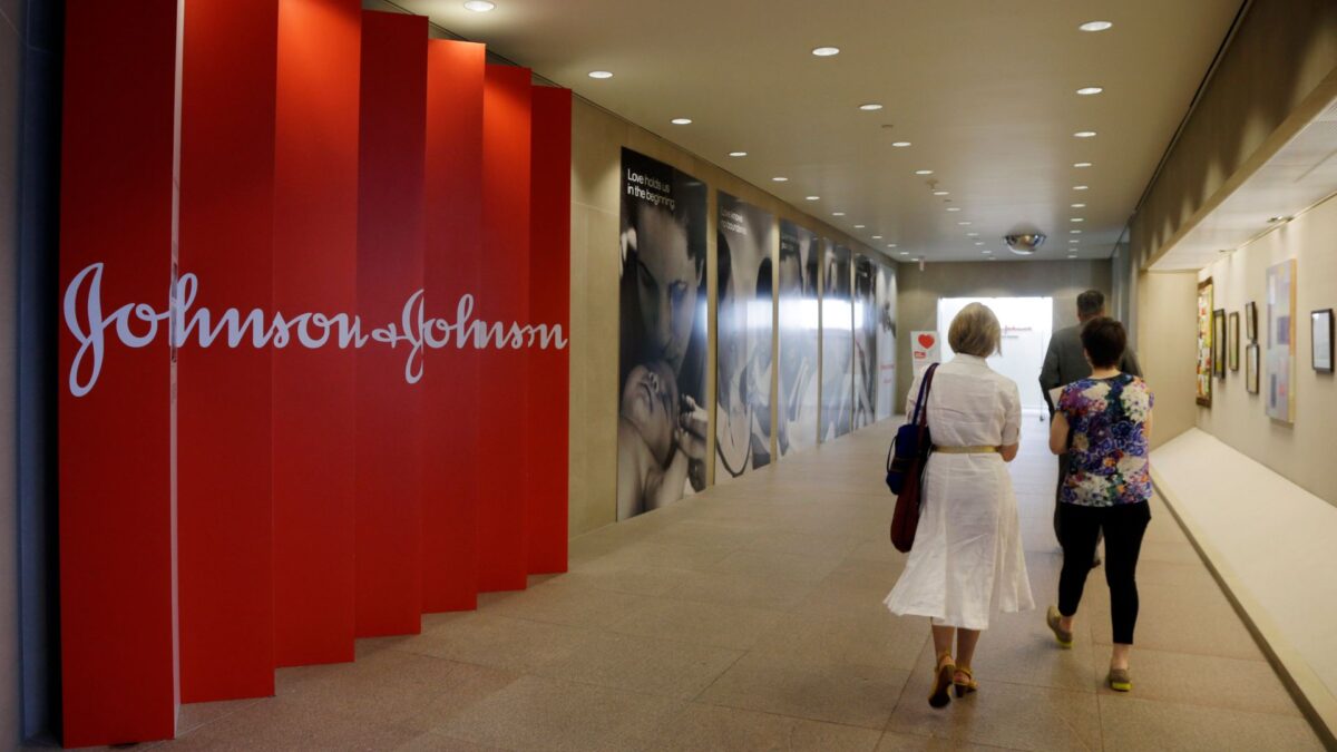 Johnson & Johnson, acusada de promover «una epidemia de adicción» a los opioides