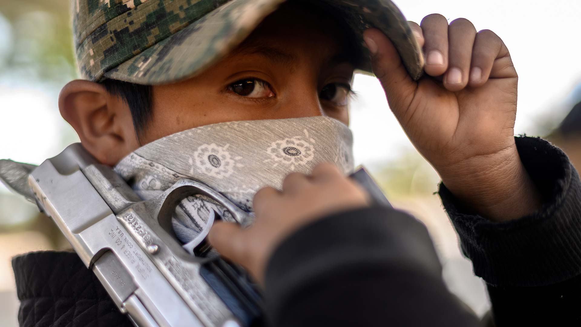 Los niños mexicanos armados para defender a su comunidad de los narcotraficantes