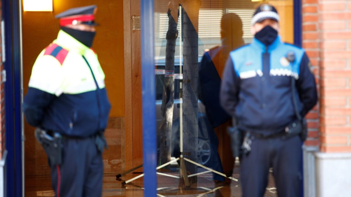 Un hombre mata a su mujer y su hija de 3 años en Esplugues de Llobregat