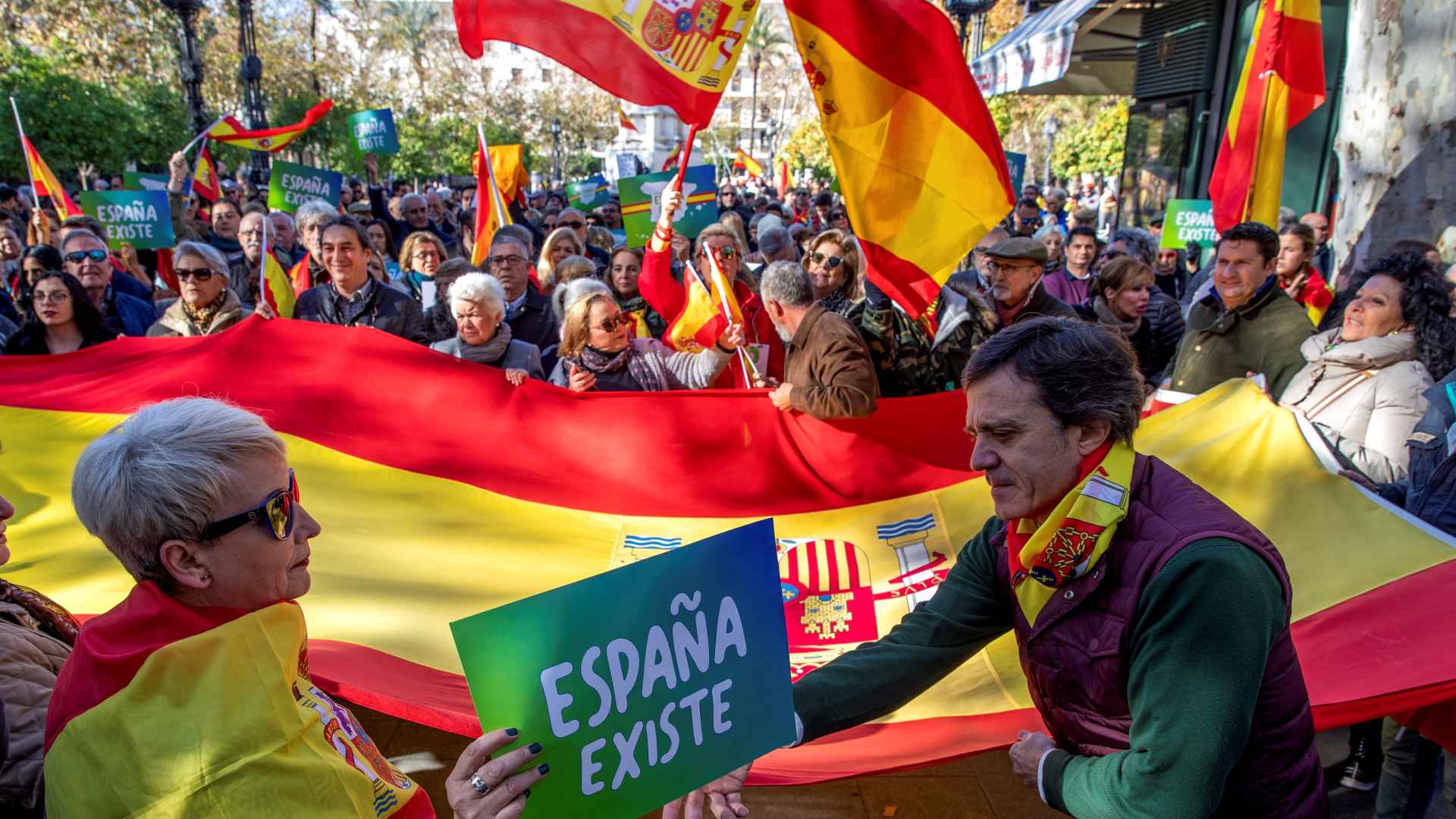 Vox protesta frente a los ayuntamientos contra el Gobierno de Pedro Sánchez