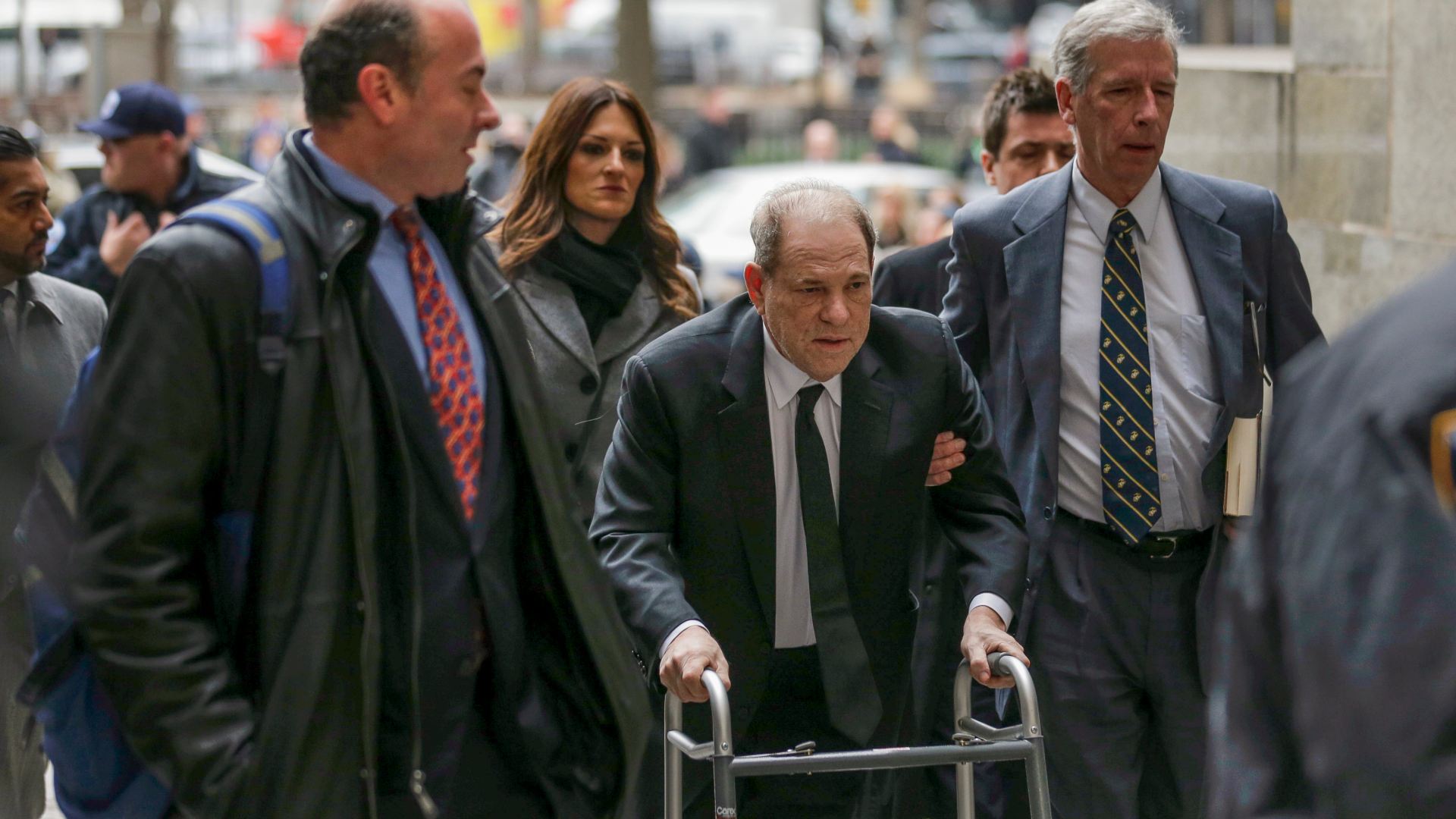 Harvey Weinstein, acusado de nuevos casos de violación en Los Ángeles al comenzar su juicio en Nueva York
