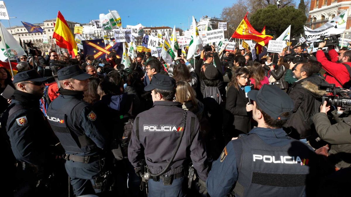 Las voces del campo estallan: «Sin agricultura ni ganadería no habrá nada que comer»