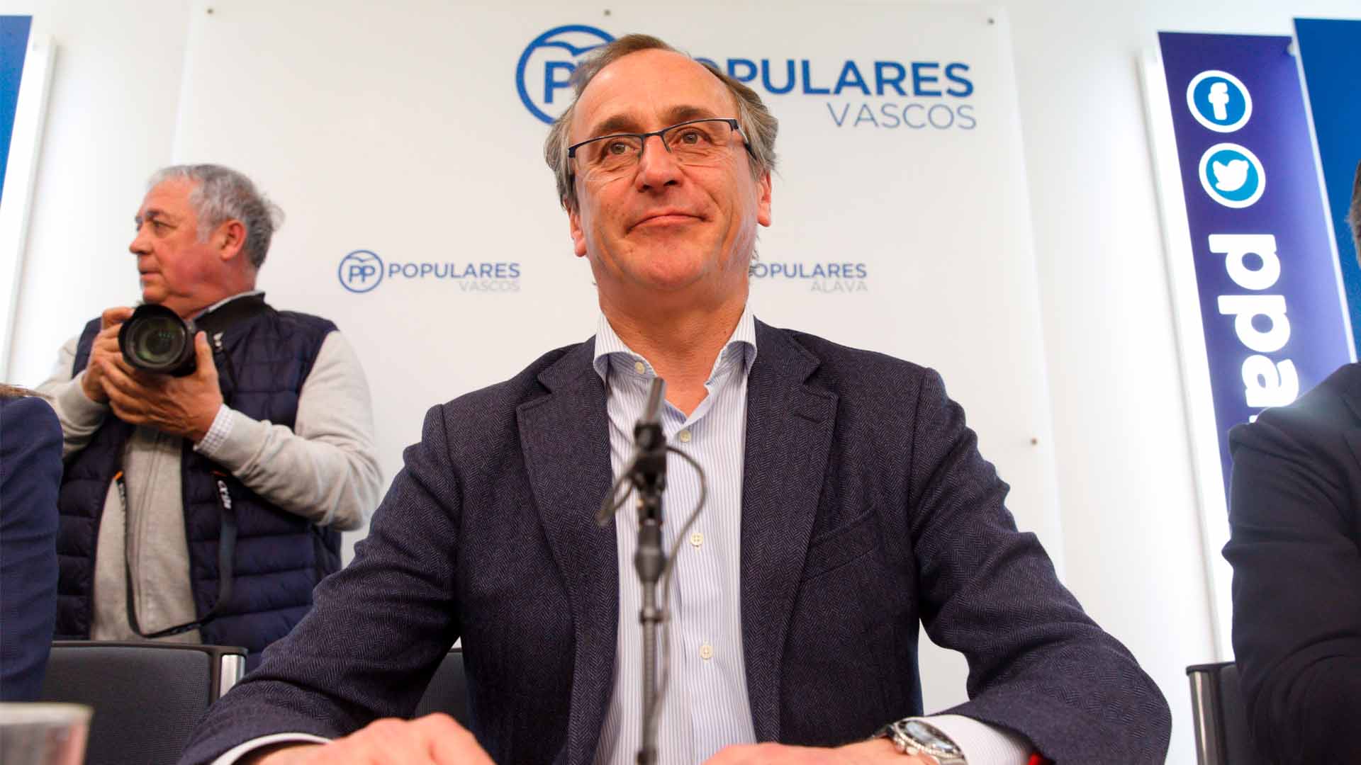 Alfonso Alonso dimite como presidente del PP vasco y deja la política