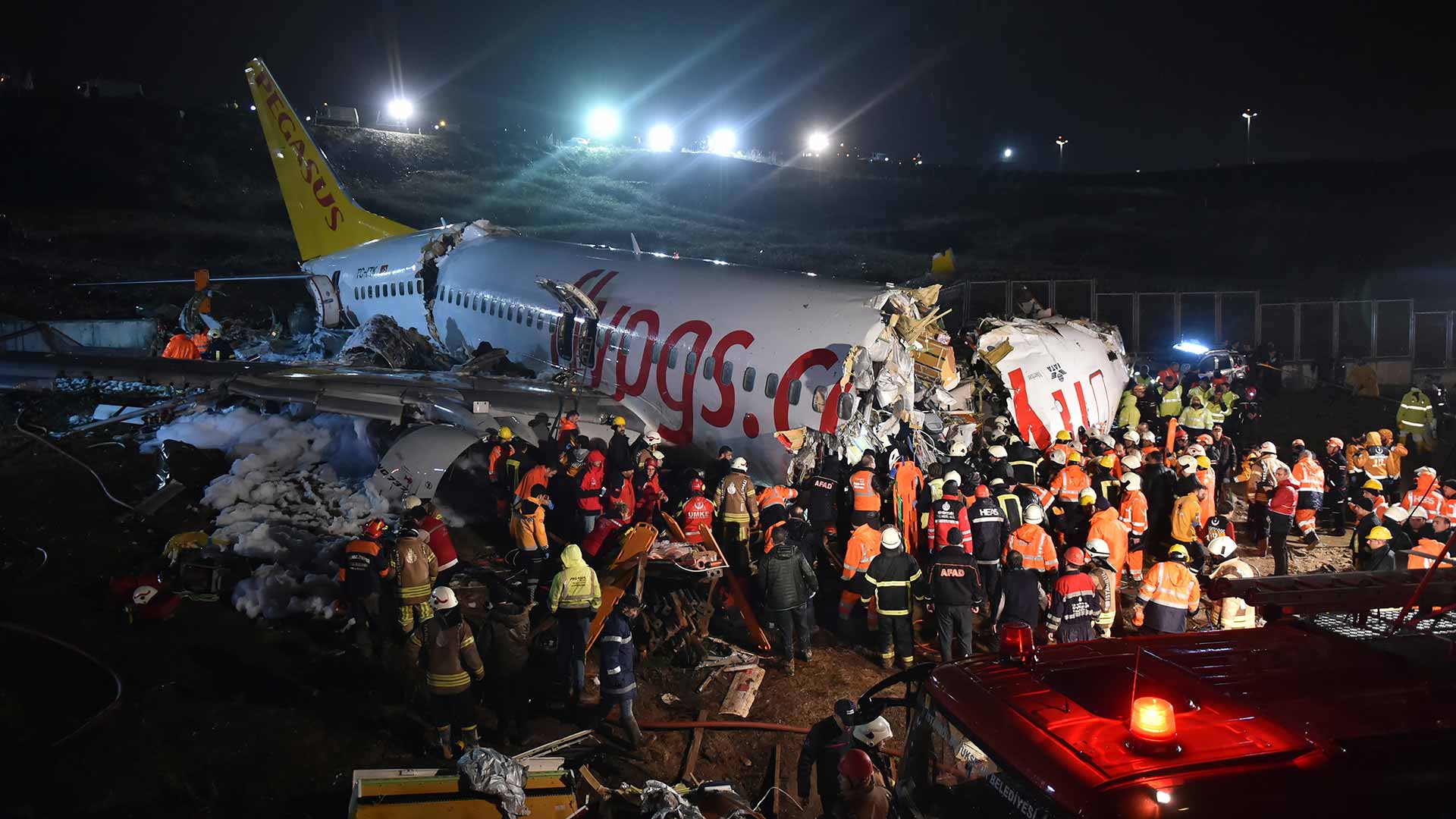 Ascienden a tres los muertos en el accidente de avión de Estambul