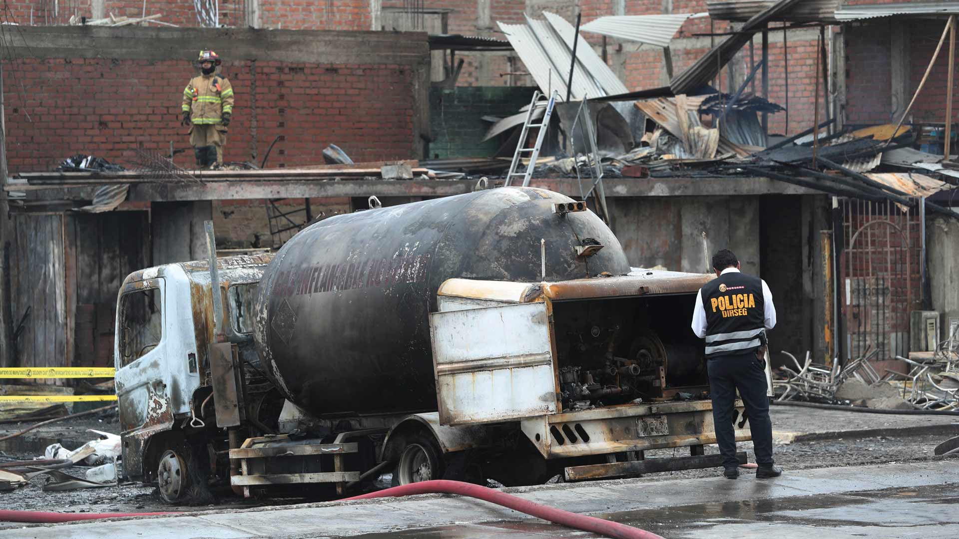 Aumentan a 29 las víctimas por una explosión de un camión cisterna en Lima