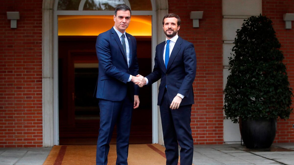 Casado exige a Sánchez renunciar a la mesa de diálogo con Torra inhabilitado