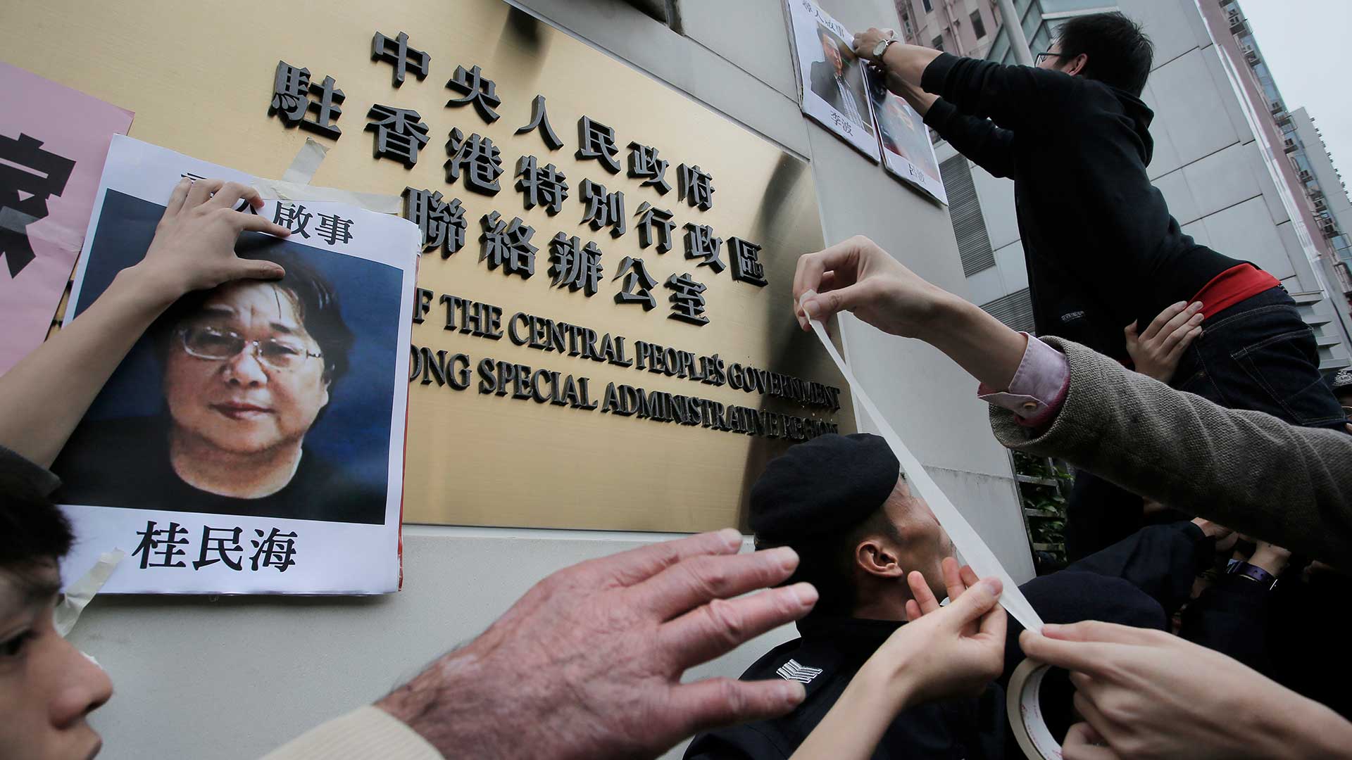 El librero y activista Gui Minhai, crítico con el Partido Comunista de China, ha sido condenado a diez años de cárcel