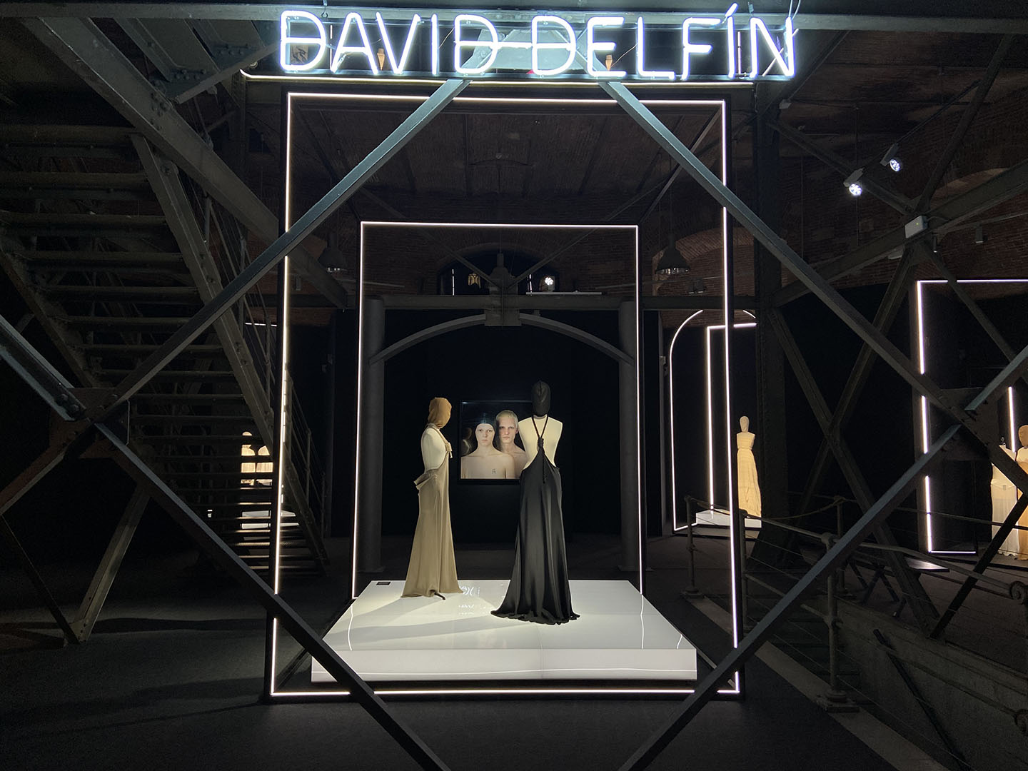"Nos mostró sus luces y sus sombras": la exposición que presenta el universo de David Delfín
