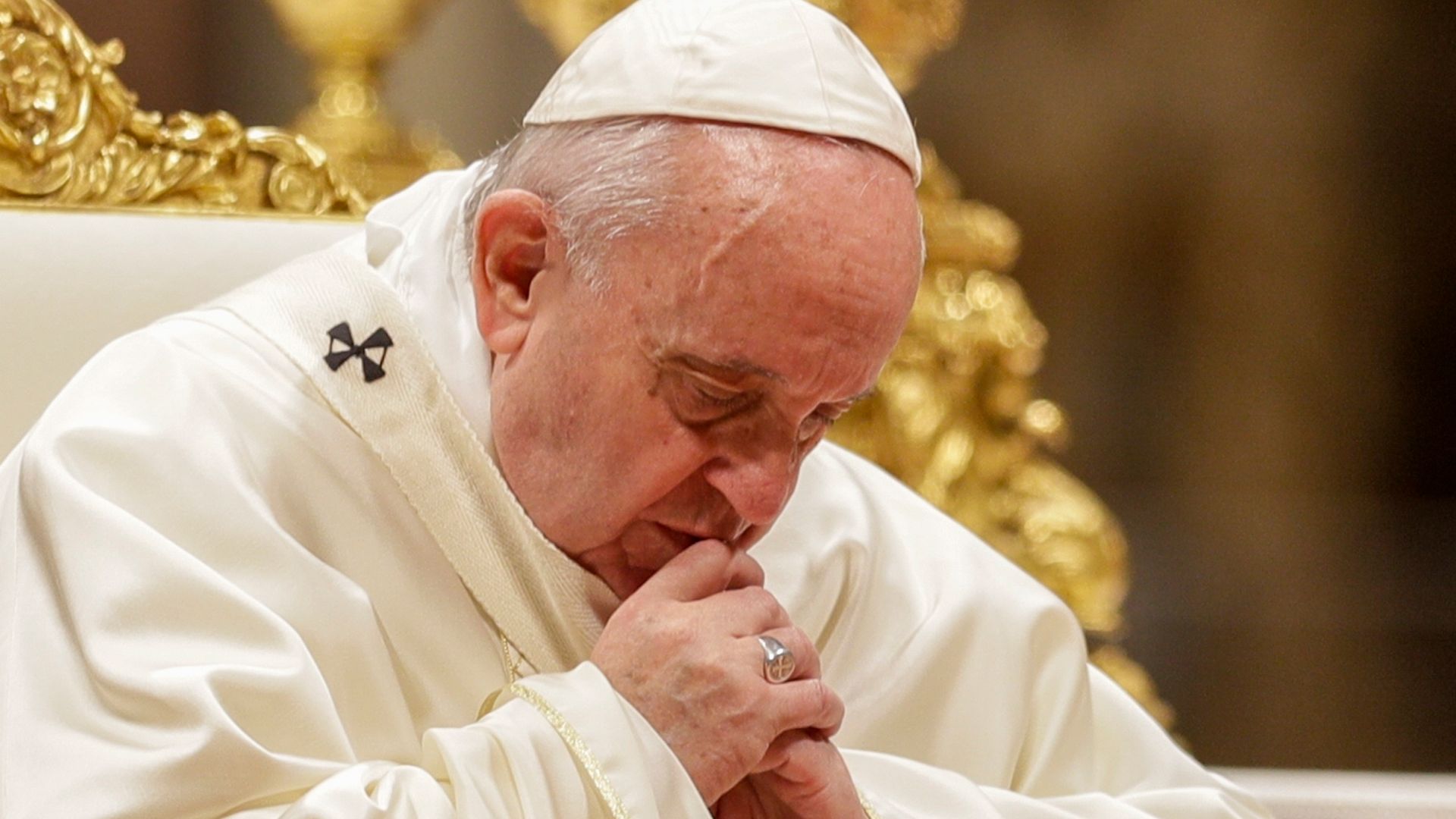 El papa Francisco cierra la puerta del sacerdocio a hombres casados y mujeres