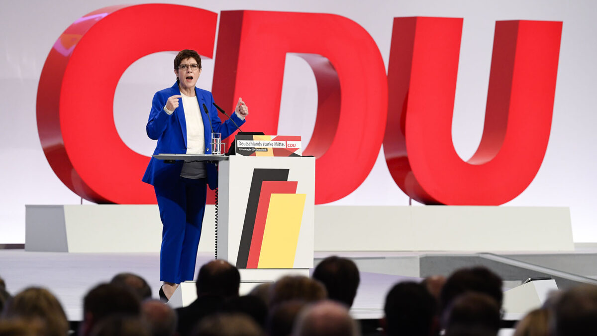 La CDU de Merkel sufre su peor revés electoral mientras busca sucesor