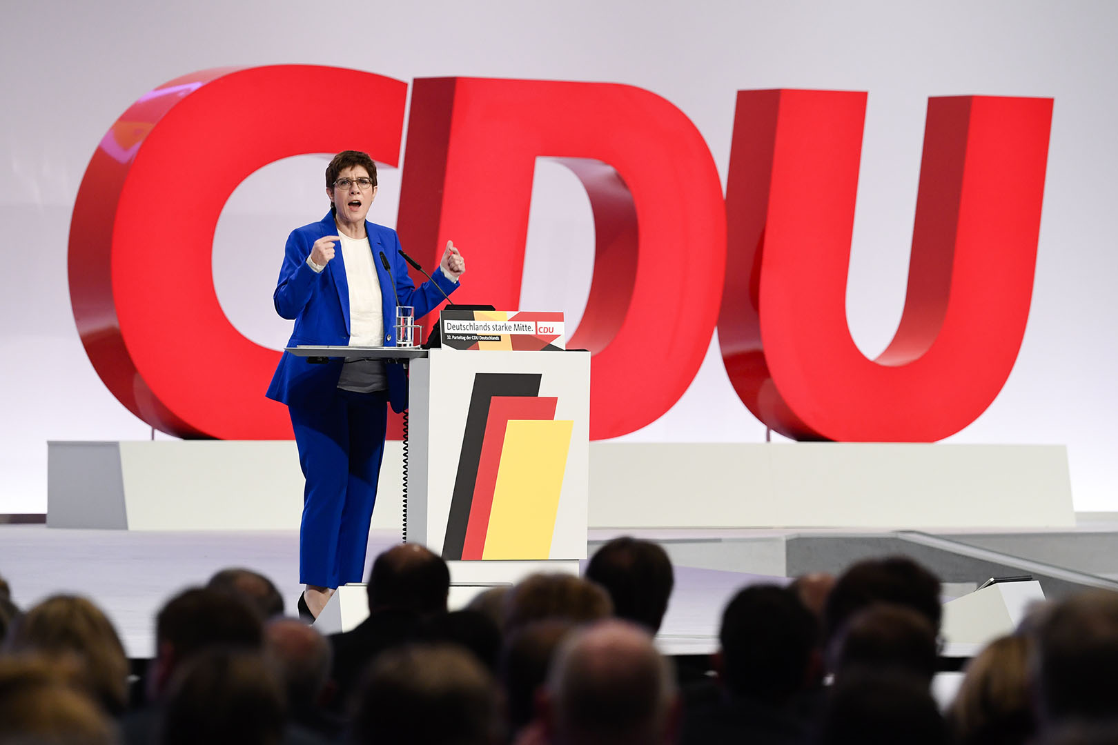 La CDU de Merkel sufre su peor revés electoral mientras busca sucesor