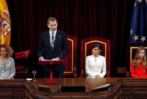 El Rey en la apertura de la XIV Legislatura: "España no puede ser de unos contra otros"