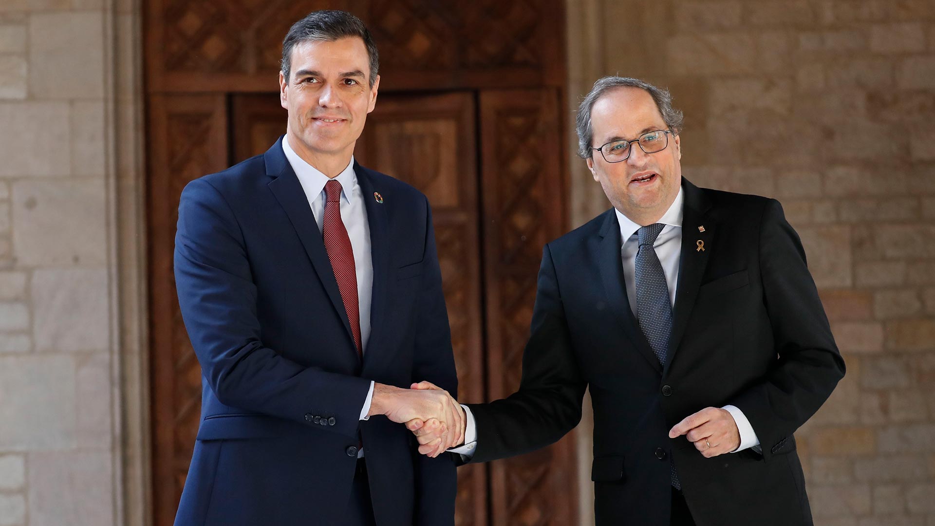 Sánchez propone a Torra constituir la mesa de diálogo sobre Cataluña el próximo lunes