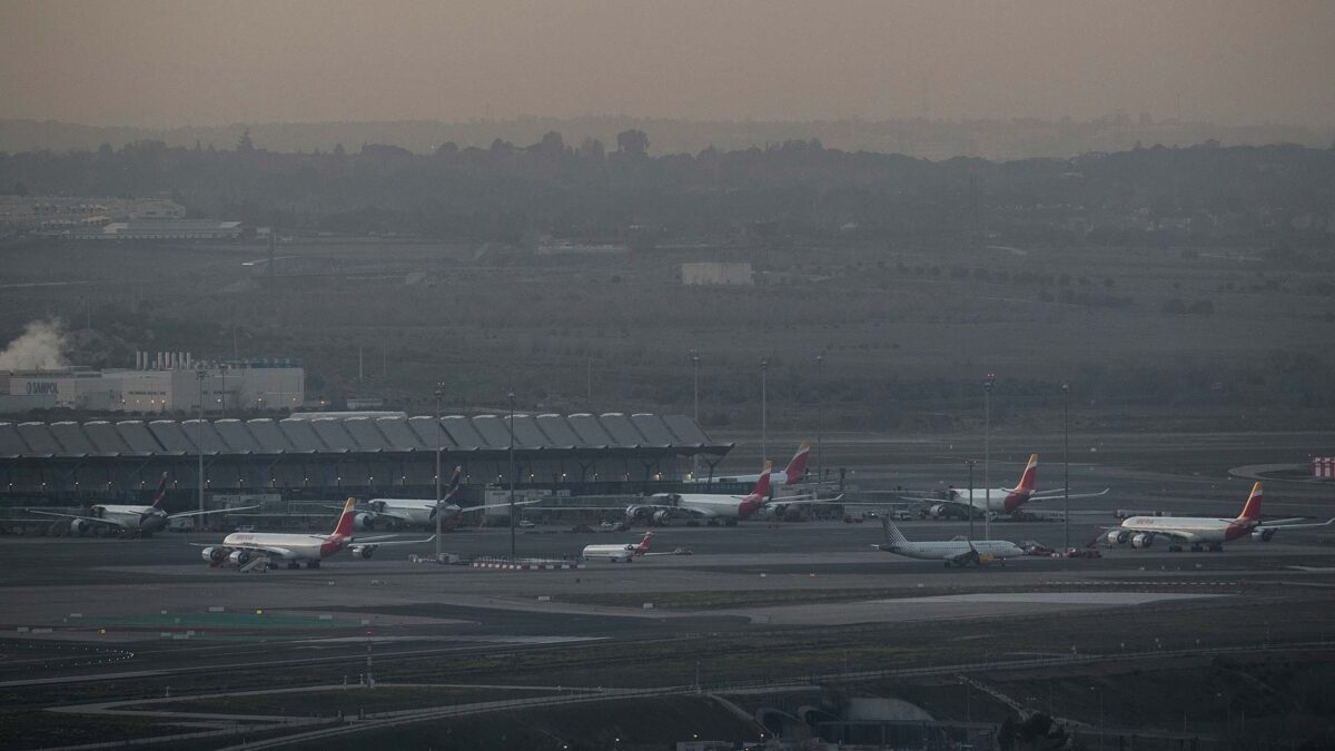 Sigue la búsqueda del dron que obligó a cerrar Barajas y su piloto