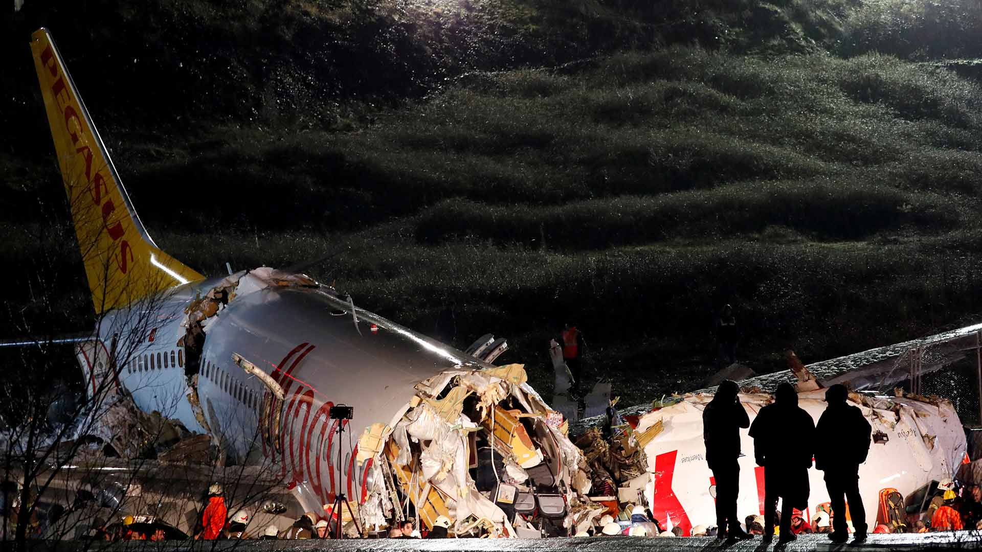 Покажи крушение. Катастрофа Boeing 737 в Стамбуле. Катастрофа a320 в Тегусигальпе. Авиакатастрофа Боинг 737.
