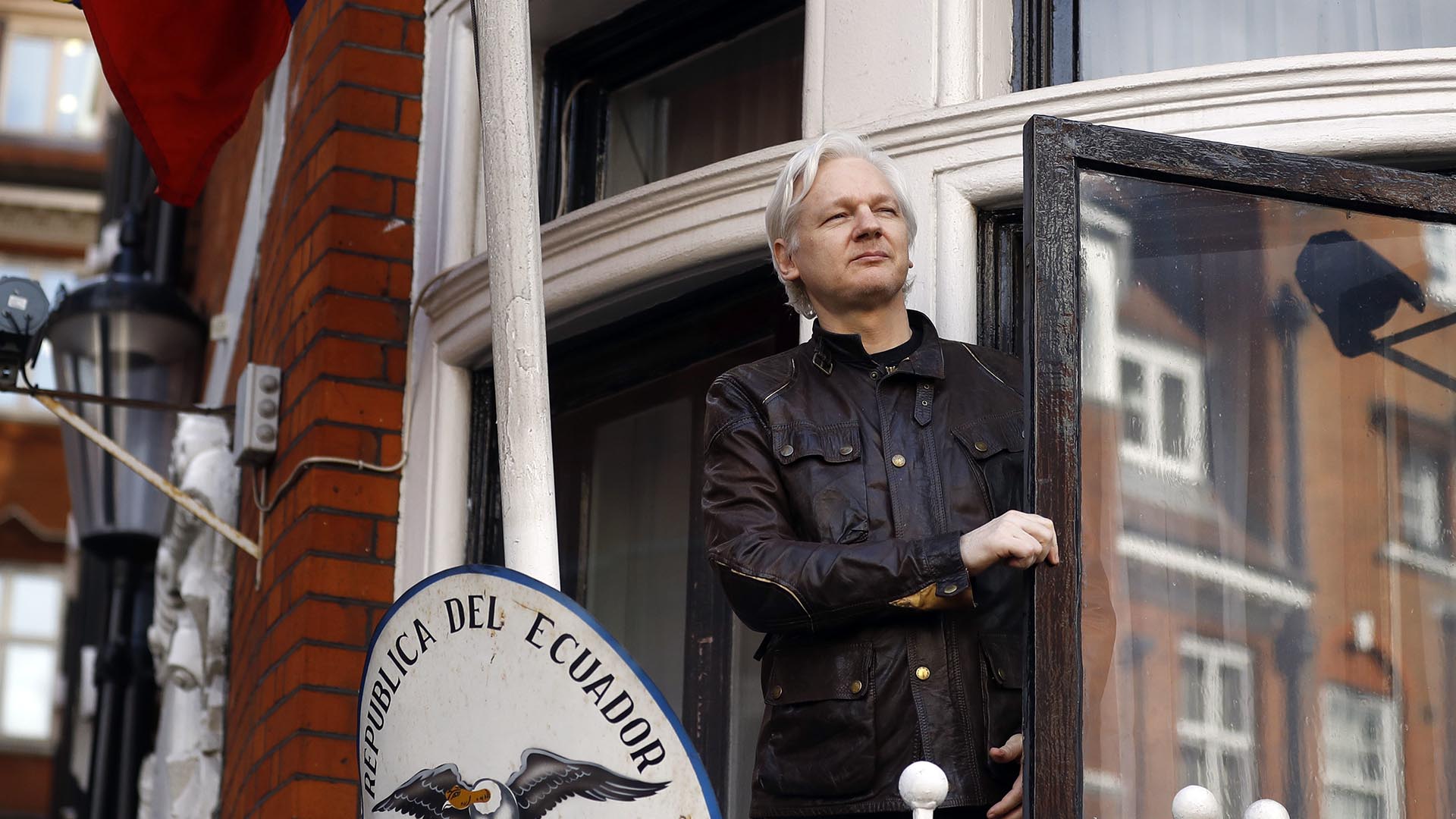 Un centenar de médicos pide atención sanitaria urgente para Assange