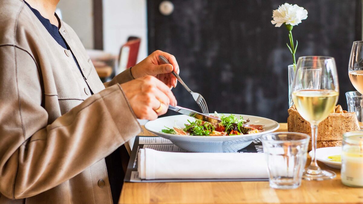 Una dieta con menos calorías alarga la vida