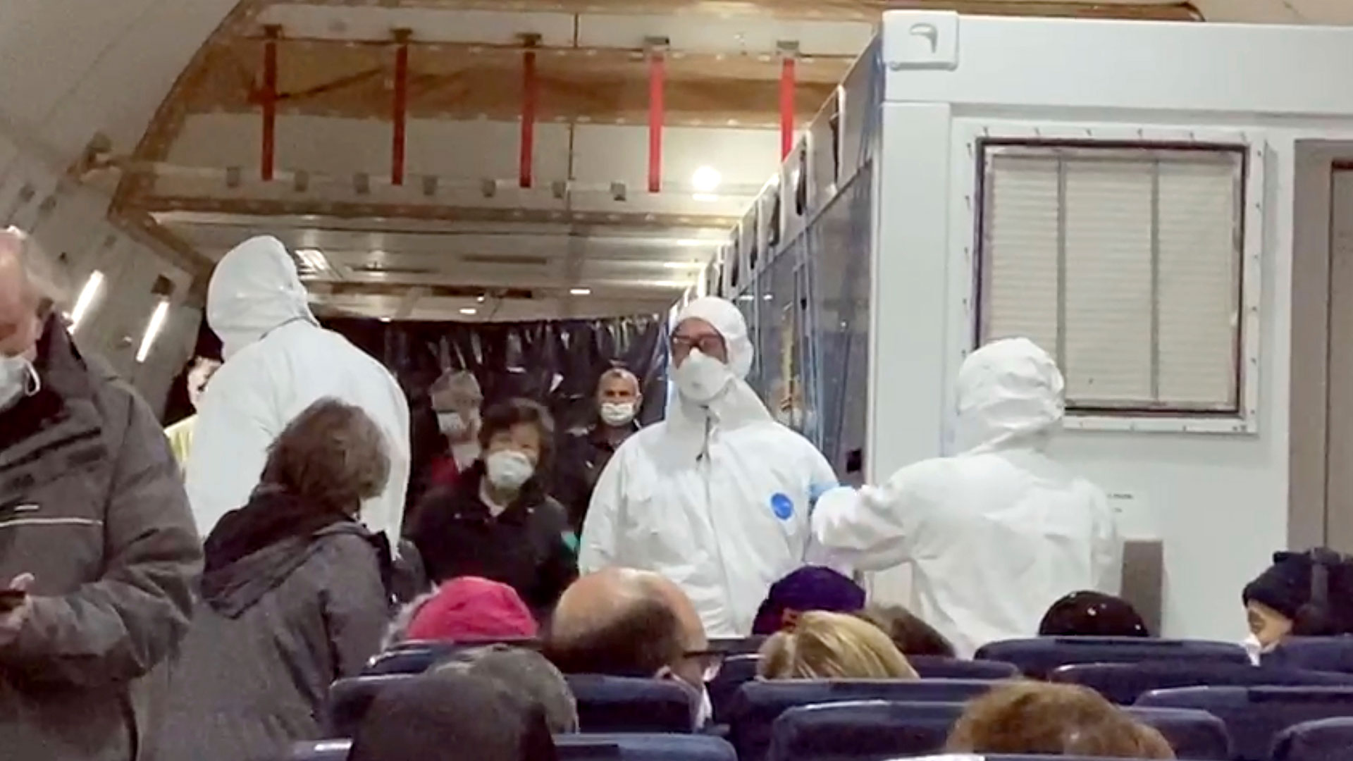 Vuelven a casa los estadounidenses aislados en el crucero de Japón por el coronavirus