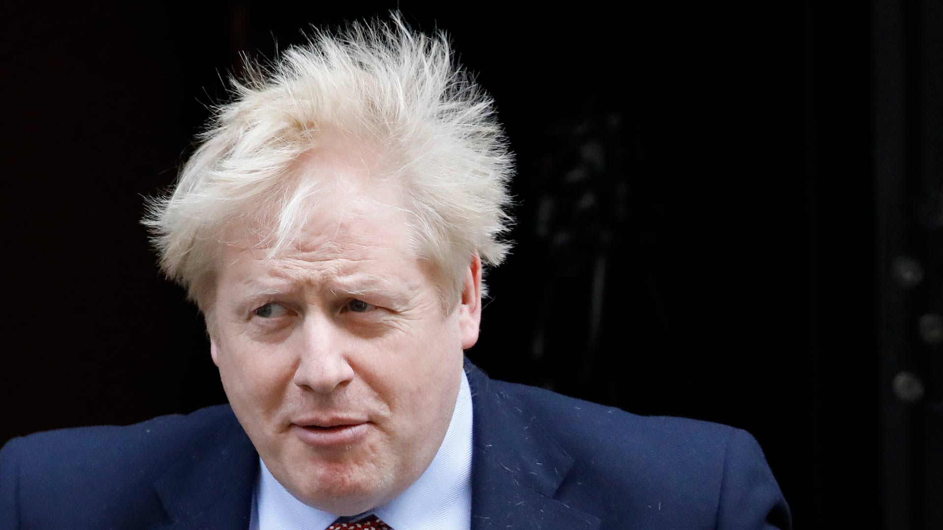 Boris Johnson da positivo en coronavirus con "síntomas leves"
