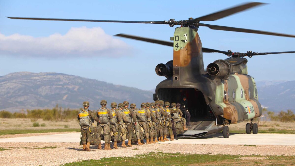 «Sobre nosotros, Dios»: así realizan sus saltos en la Brigada Paracaidista (BRIPAC)