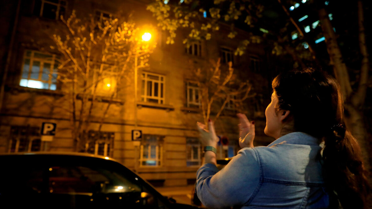 Directo | Así han sido los emotivos aplausos para los profesionales sanitarios