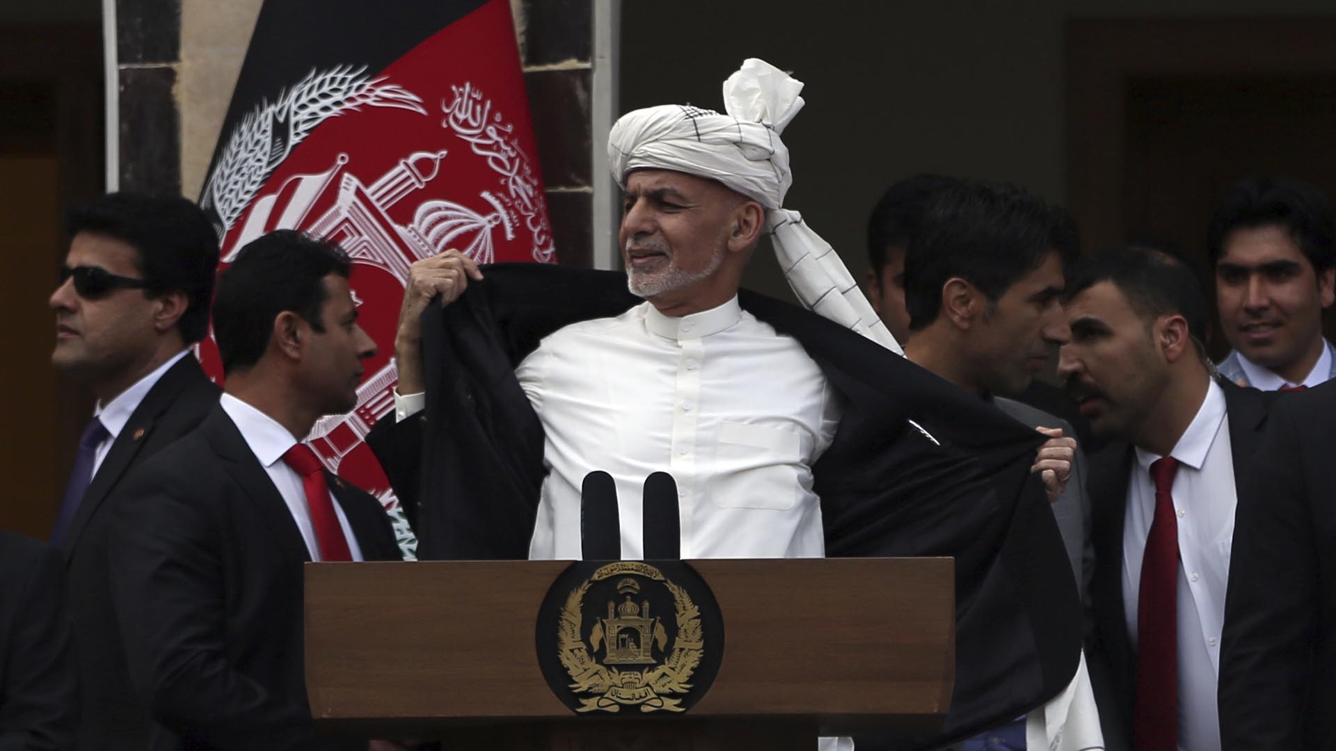 Dos presidentes toman posesión a la vez en Afganistán mientras EEUU retira tropas