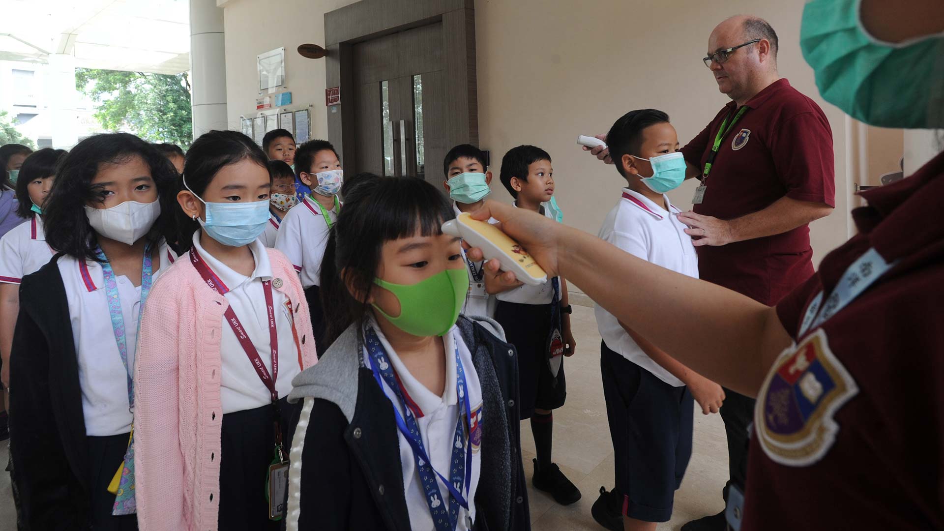 El coronavirus disminuye en China, pero el mundo entra en «territorio desconocido»