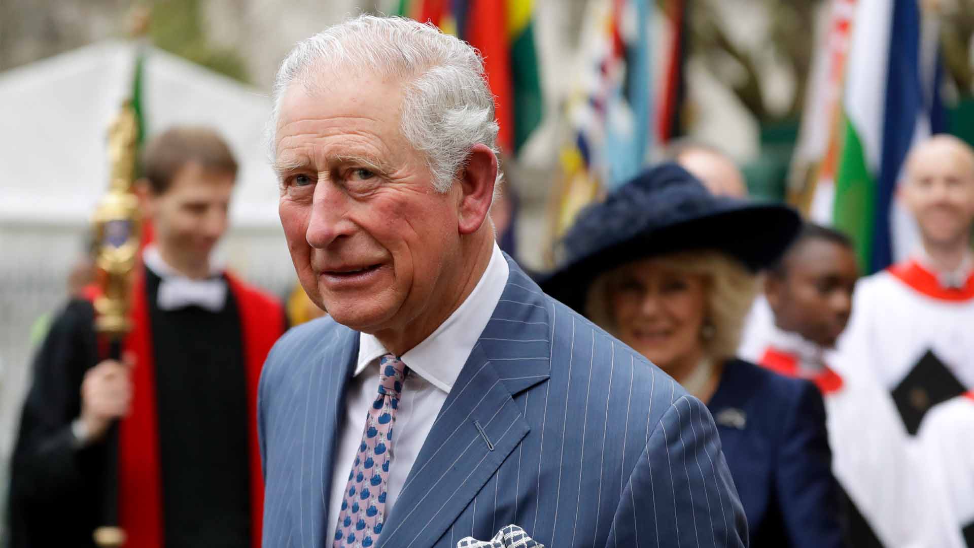 El príncipe Carlos de Inglaterra da positivo por coronavirus