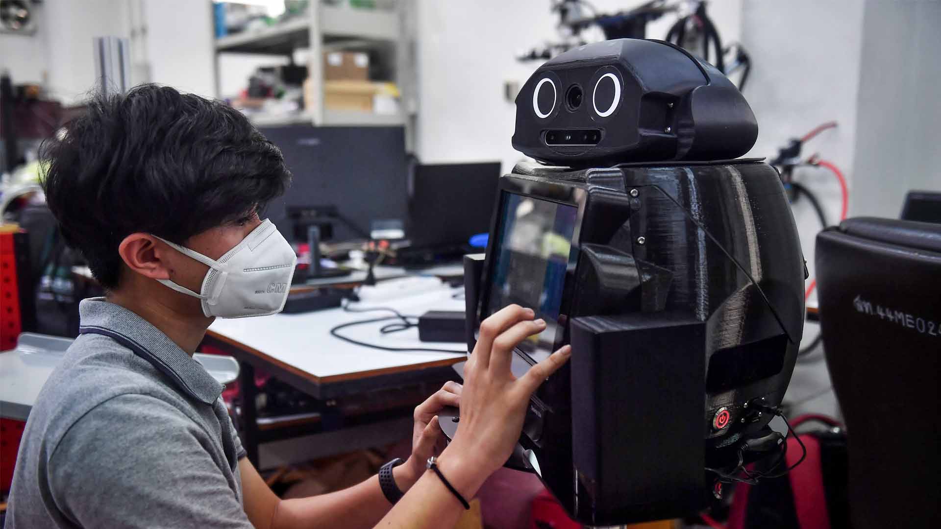 'Ninja': el robot médico que lucha contra el coronavirus en los hospitales tailandeses